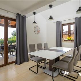 4 bedroom villa bedroom with pool, Svetvinčenat, Istria, sleeps 8